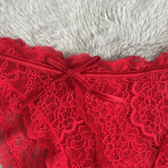 Victoria's Secret Dream Angels Lace Crotchless Cheekini Panty M - Picture 4 of 8